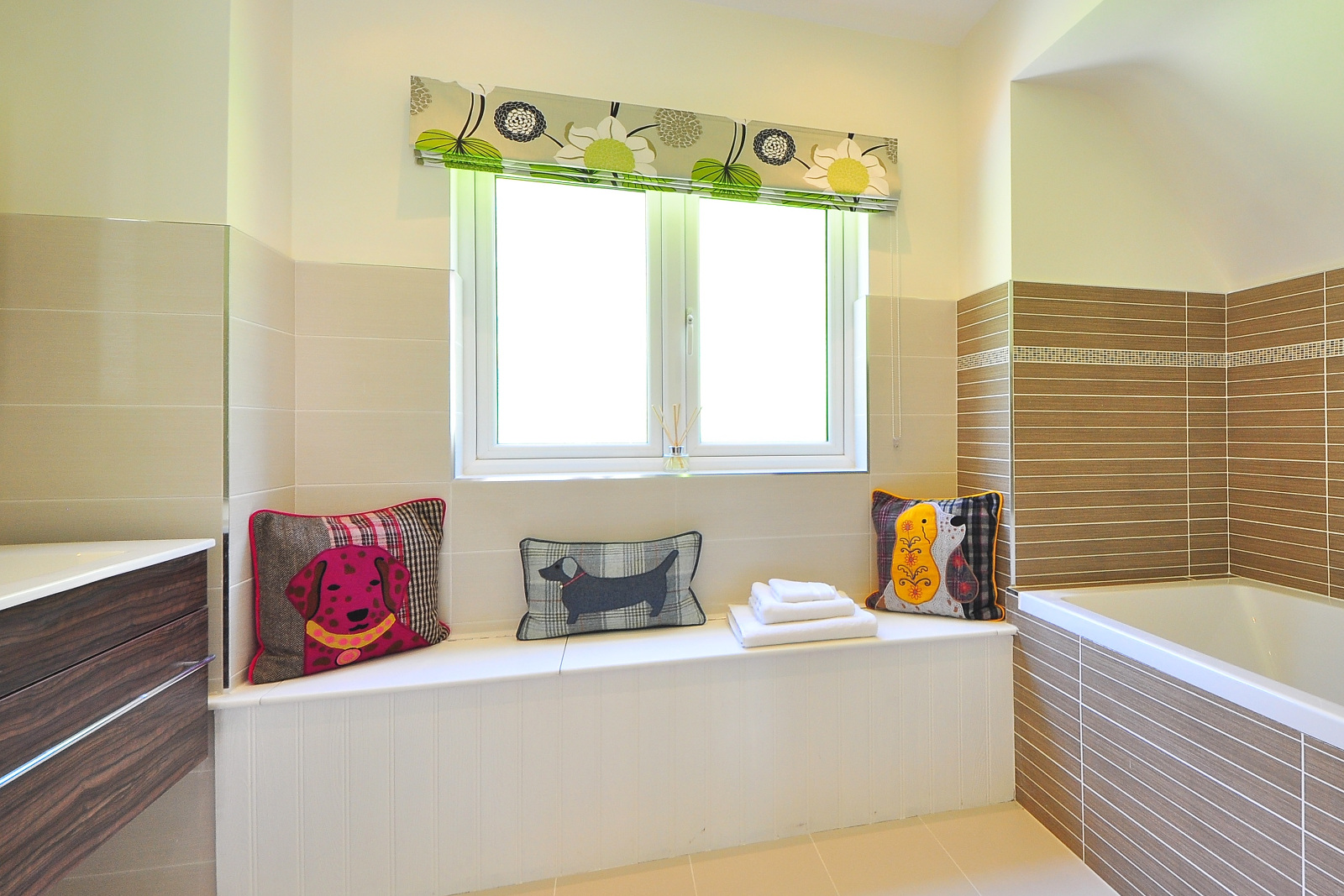 bathroom roman blind