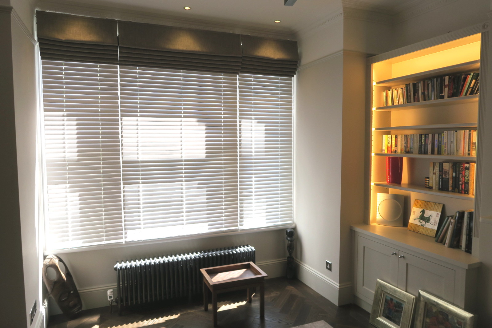 lounge with 50mm wood and roman blinds